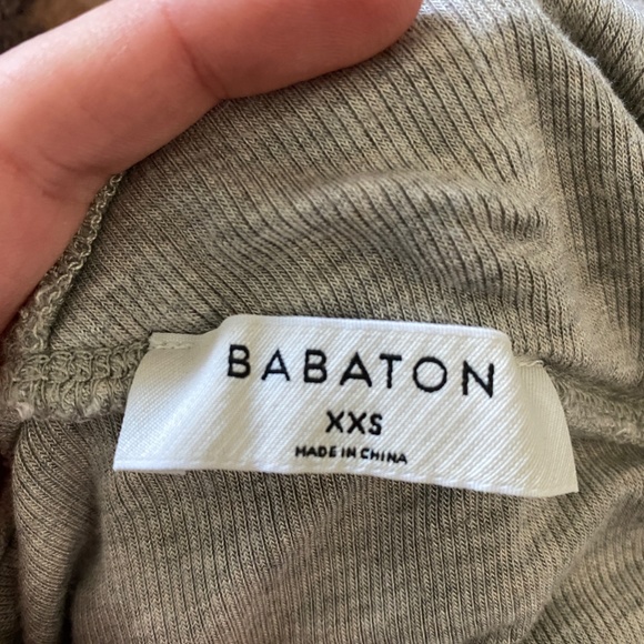 Aritzia Babaton Phil Off The Shoulder Shirt - grey size xxs - Picture 2 of 6